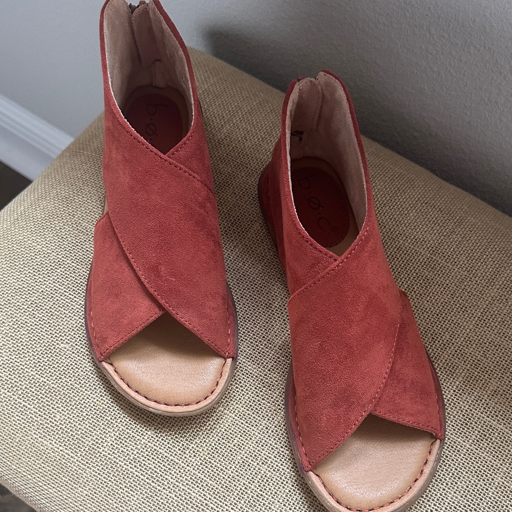 b.o.c. Women's Rust  Suede Open-Toe Sandals